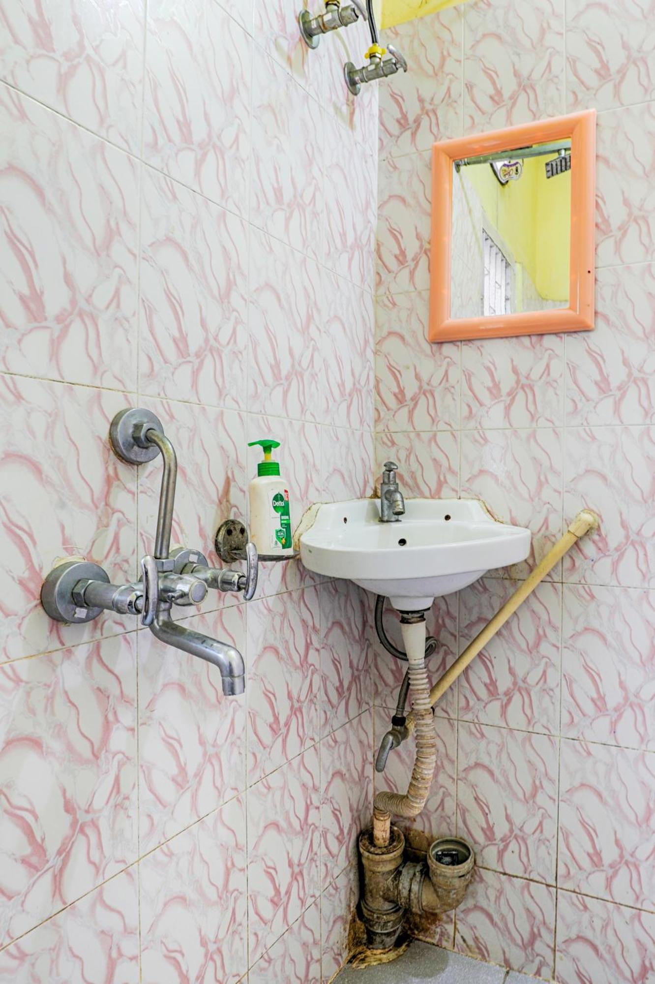Green Vista Homestay Guwahati Exterior foto